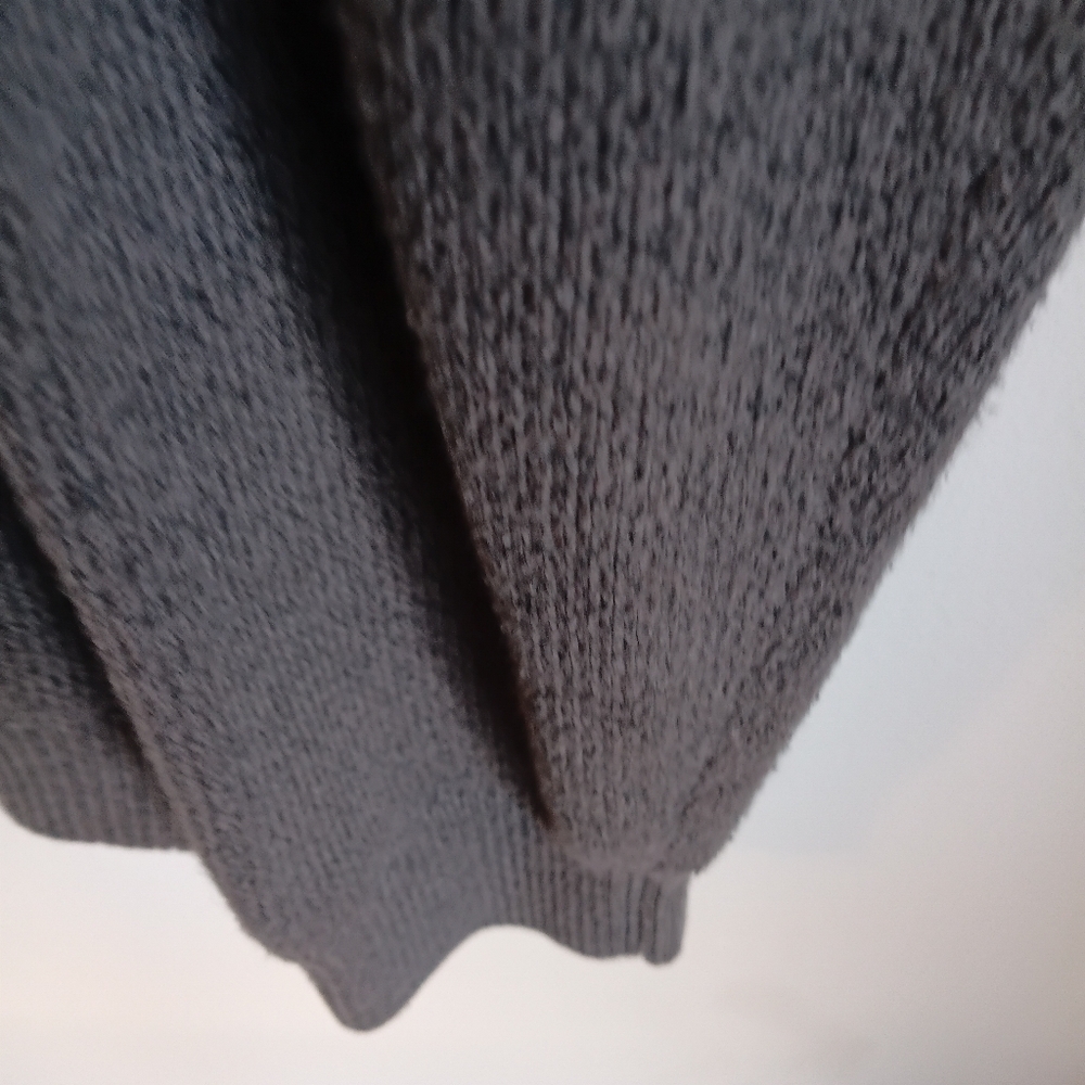 Gray Windriver Knit Sweater with Wolf Design - Picture 6 of 10